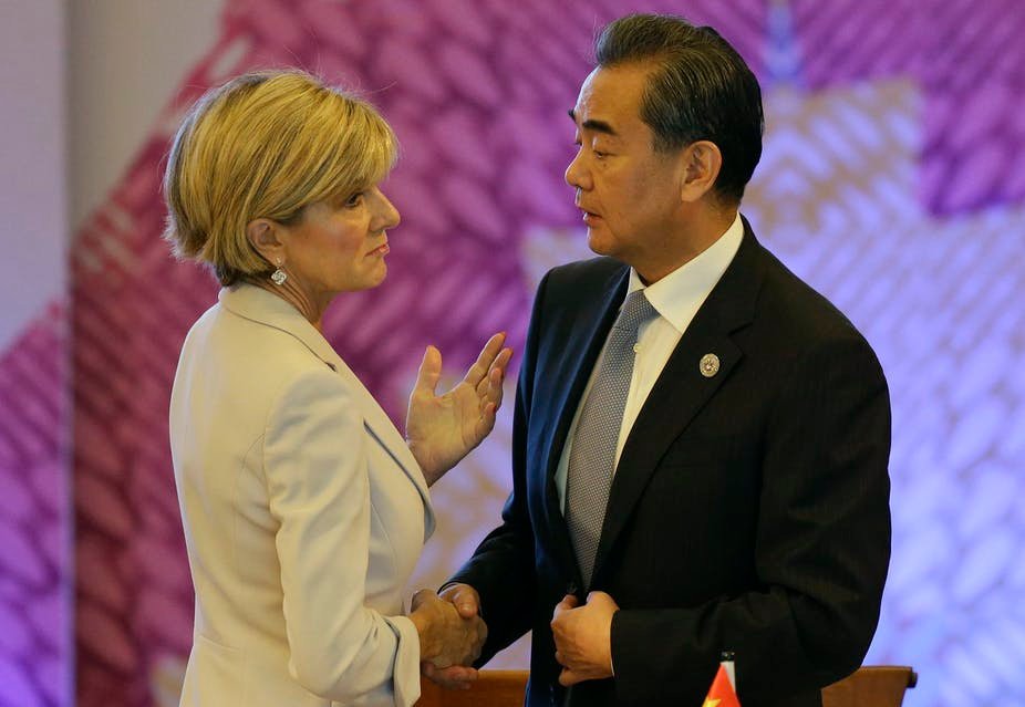 澳大利亚外长朱莉·毕晓普和中国外交部长王毅